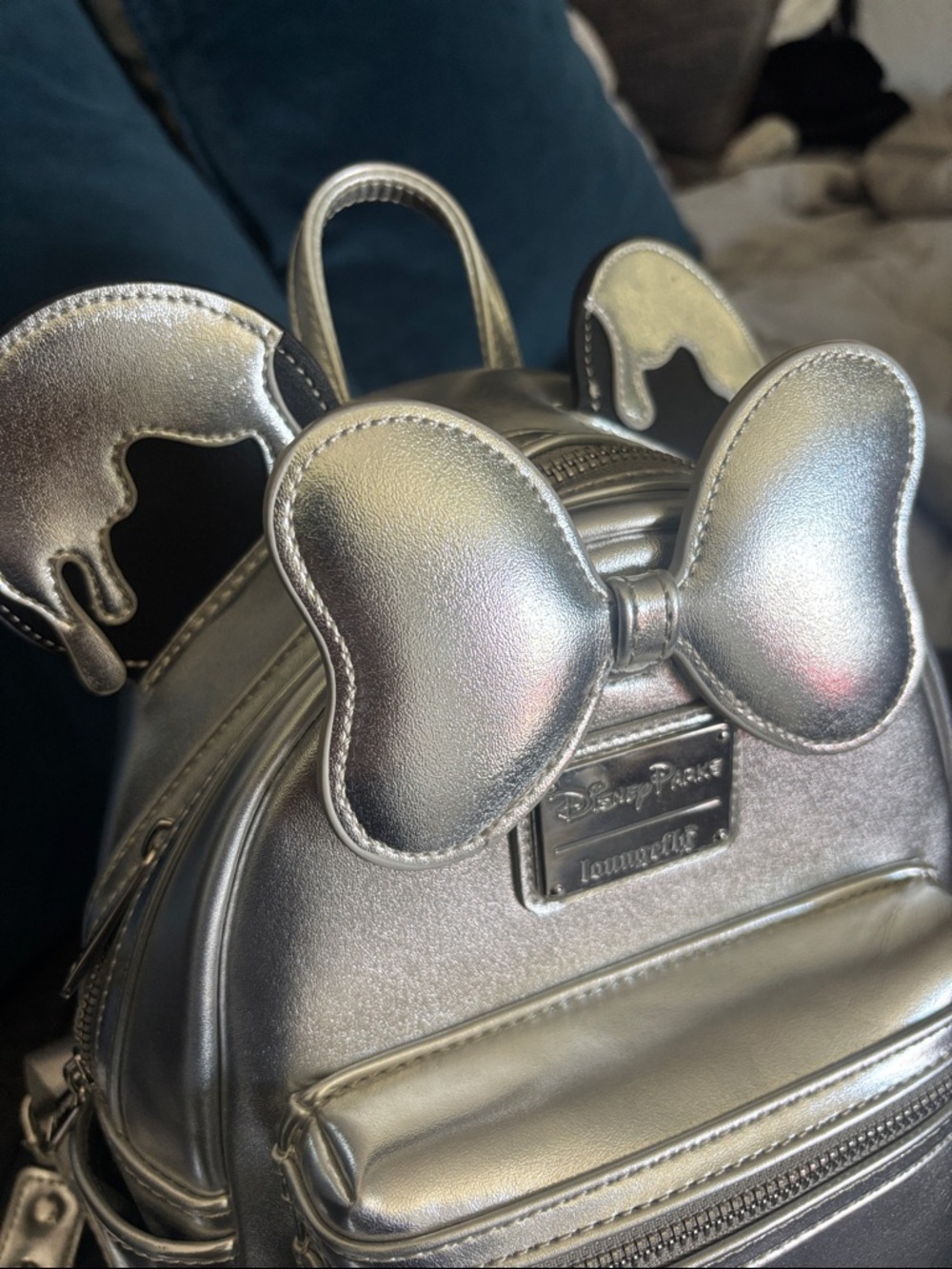 Loungefly Metallic Silver Minnie Mouse Mini Backpack - Picture 2 of 8